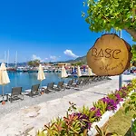 Base Selimiye 호텔